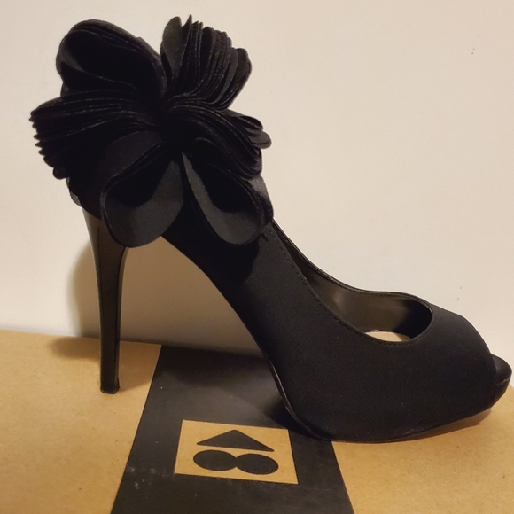 Le Château womens black high heels - Picture 3 of 3